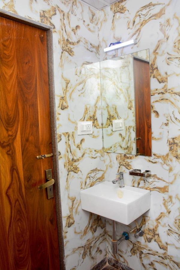 Hotel Nest N Rest - Mumbai Bagian luar foto
